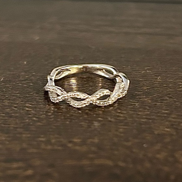 Delicate Diamond Ring. Size 4 - Picture 5 of 6